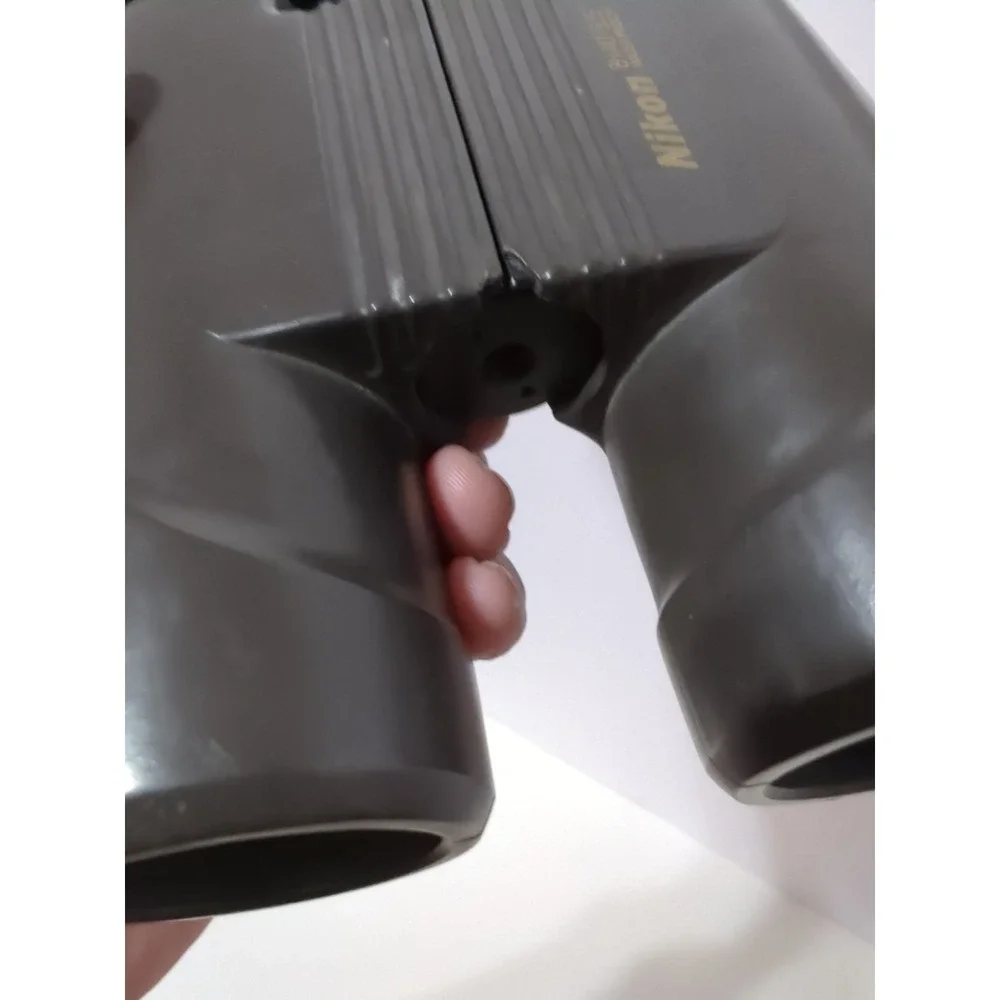 NIKON 8X40 6.5 WATERPROOF JAPAN BINOCULARS and carrying case no lens cap